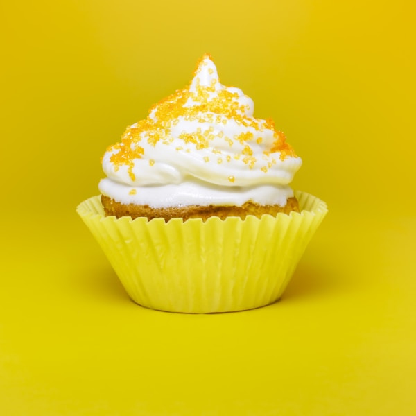 Classic Vanilla Cupcakes (12)